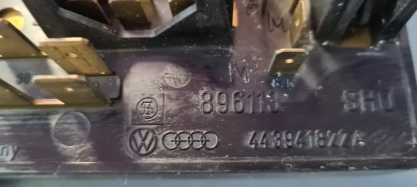 Audi 80 B4  1Z Sicherungskasten Zentralelektrik 443941822A