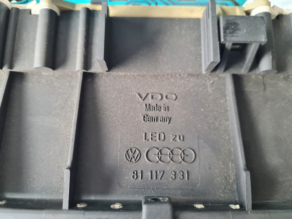 Audi 80 B2  81117331 Tachometer Kombiinstrument VDO